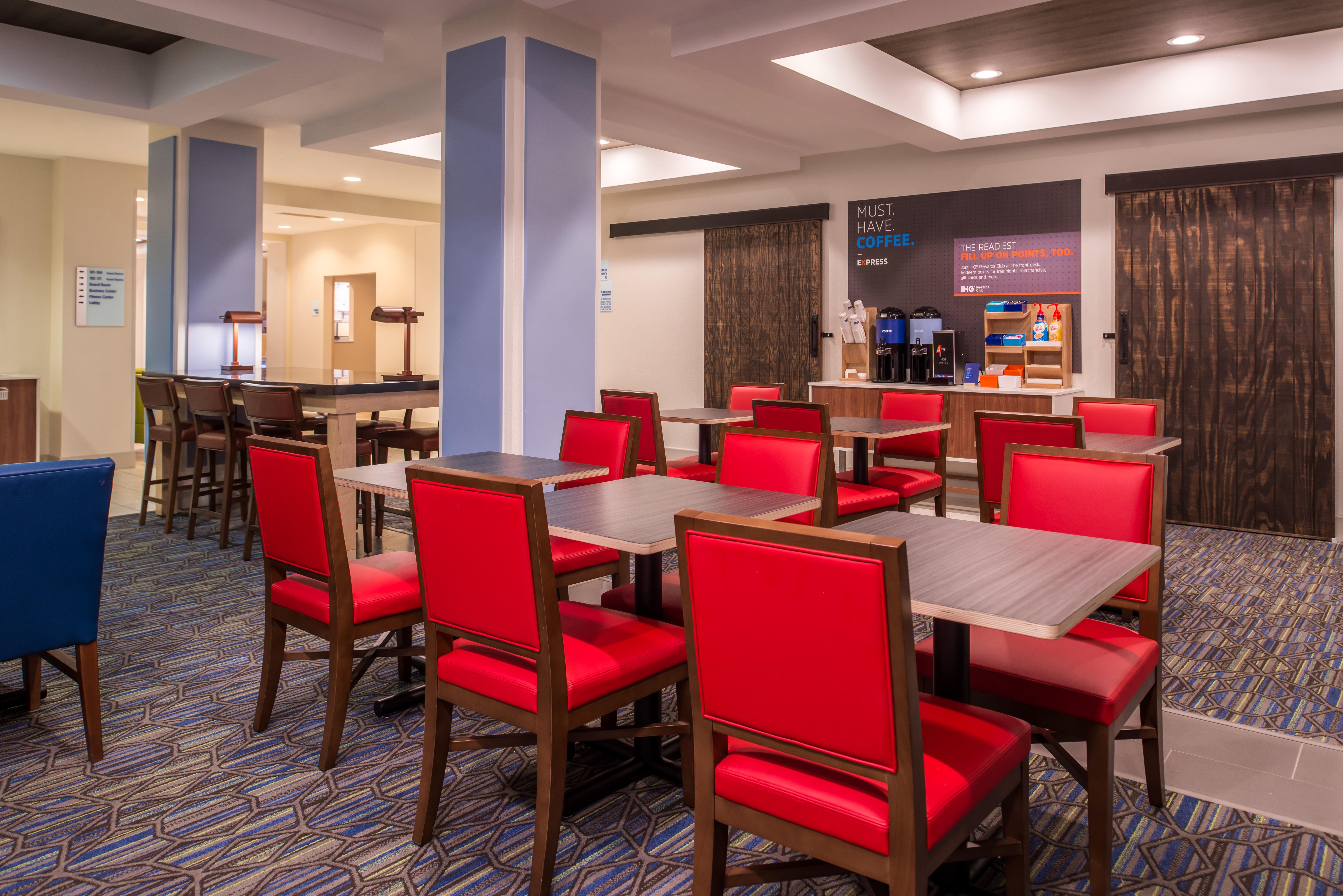 Holiday Inn Express Hotel & Suites Tampa-Anderson Road-Veterans Exp By Ihg West Chase Exterior photo
