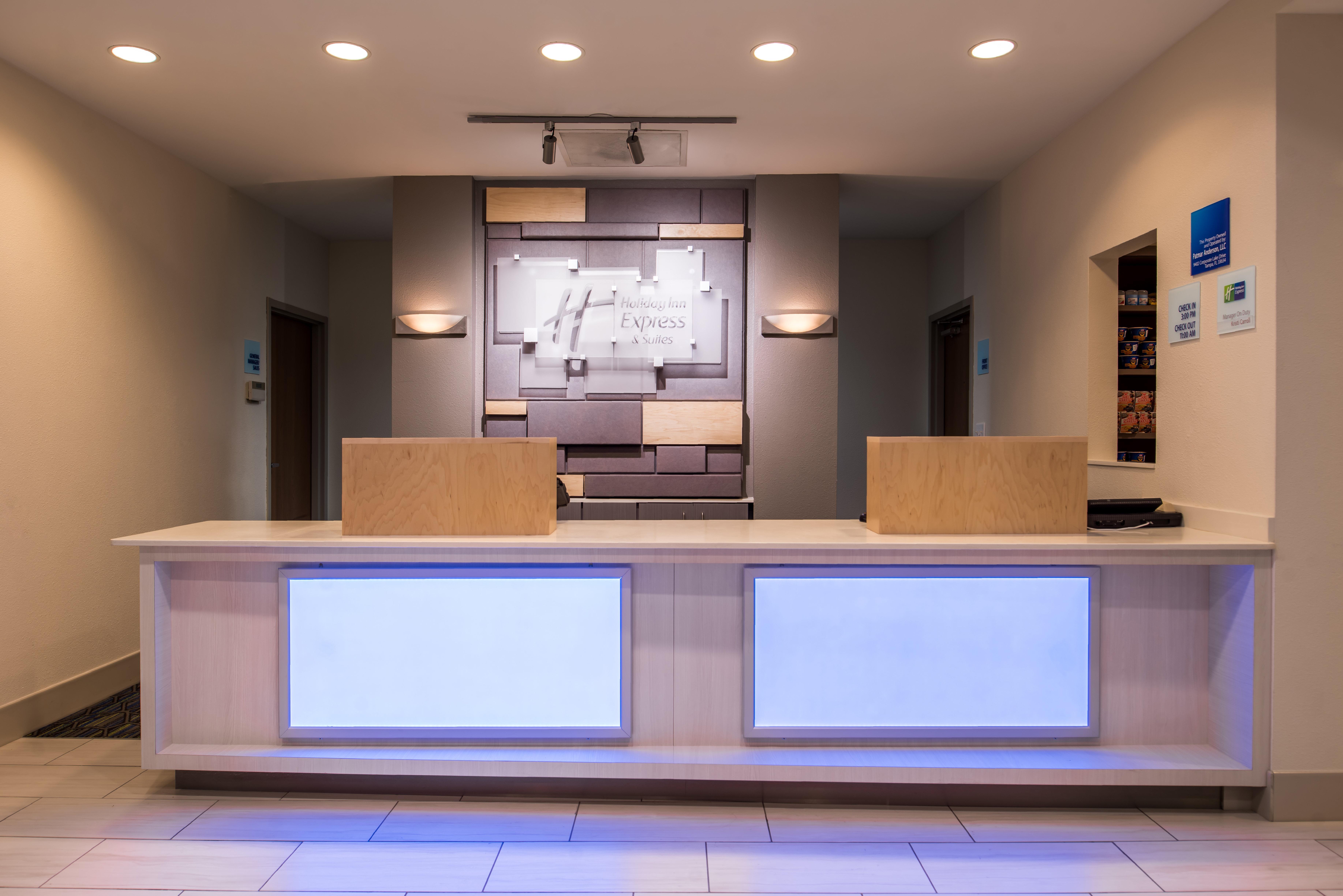 Holiday Inn Express Hotel & Suites Tampa-Anderson Road-Veterans Exp By Ihg West Chase Exterior photo