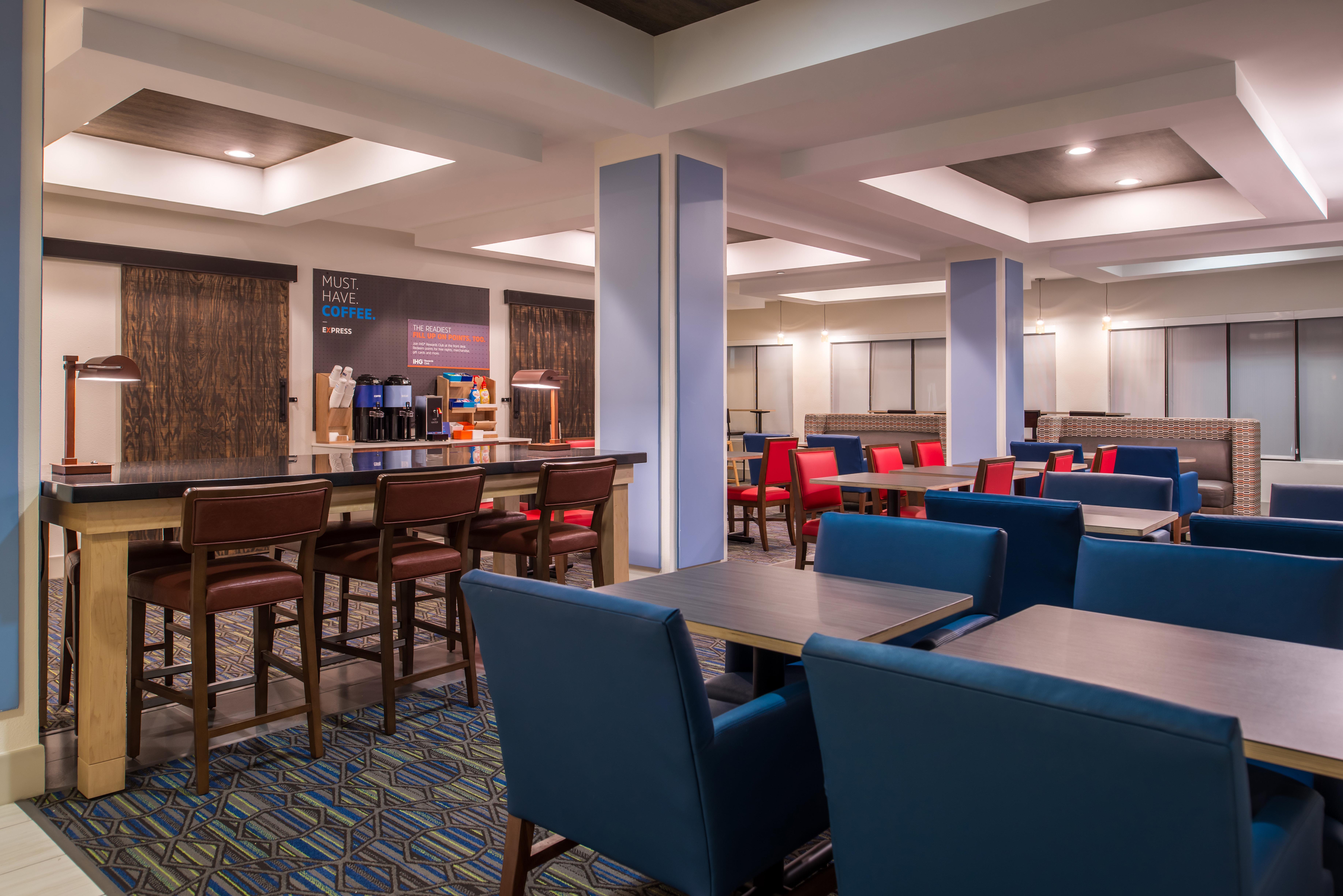 Holiday Inn Express Hotel & Suites Tampa-Anderson Road-Veterans Exp By Ihg West Chase Exterior photo